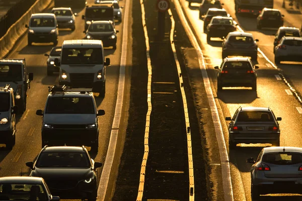 繁忙的早晨城市交通拥堵概念 早上高峰时段 汽车在交通拥堵中走得非常慢 — 图库照片