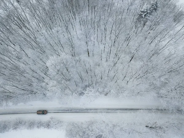 Вид Повітря Машину Зимову Дорогу Лісі Зимові Ландшафтні Села Аерофотозйомка — стокове фото
