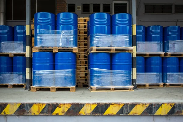 Residuos Tóxicos Productos Químicos Almacenados Barriles Una Planta Latas Con — Foto de Stock