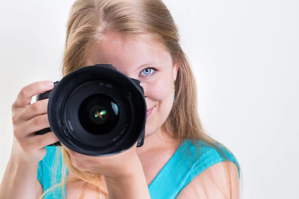 Ładna Kobieta Fotograf Aparatem Cyfrowym Kolorowy Obraz Płytki Dof — Zdjęcie stockowe