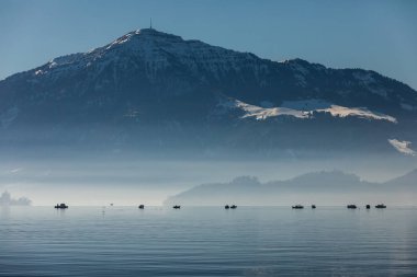 Rigi Dağı Zugersee, İsviçre üzerinde Zug 'dan görüldü.