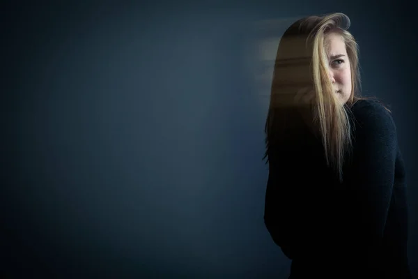 Молода Жінка Яка Страждає Від Важкого Болю Животі Депресії Тривоги — стокове фото