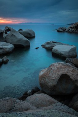 Doğal Sardunya Adası manzara. İtalya Yalı azu ile