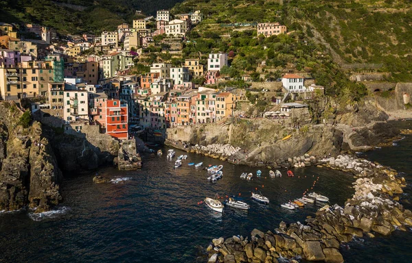 Riomaggiore z Cinque Terre, Itálie-tradiční rybářská vesnička — Stock fotografie