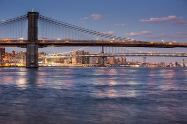 New York Şehri, Manhattan. Brooklyn Köprüsü ile şehir merkezi.