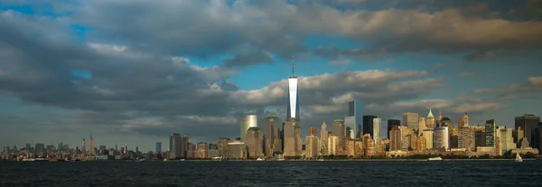 Uma vista de Lower Manhattan de Liberty State Park — Fotografia de Stock