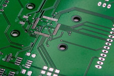 Birçok elektrik compon ile baskılı yeşil bilgisayar devre kartı