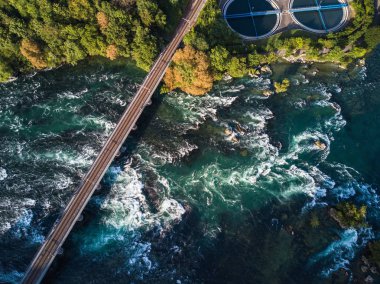 Rhine falls (Rheinfalls) Avrupa'nın en büyük düz şelale. 