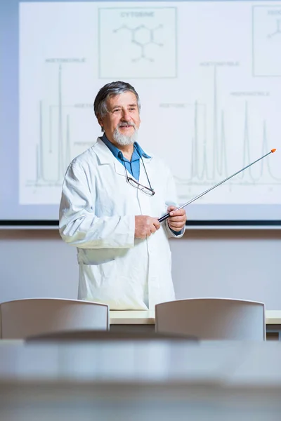 Senior chemistry professor giving a lecture — Stock Photo, Image