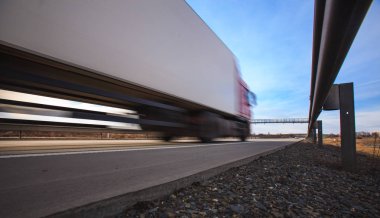 Otoyol trafiği - otoyoldaki hareket bulanık