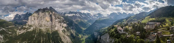 Panoráma a Lauterbrunnen-völgyre, a Berni Alpokban, Svájc — Stock Fotó