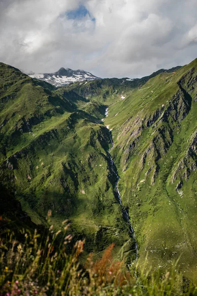 Εναέρια θέα στις υπέροχες Ελβετικές Άλπεις — Φωτογραφία Αρχείου