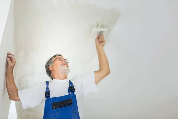 Homem Pintor Trabalho Com Balde Pintura Conceito Pintura Parede — Fotografia de Stock