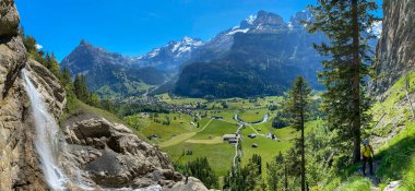 Kandersteg İsviçre 'nin İsviçre Alpleri' nde inanılmaz bir tatil yeri.