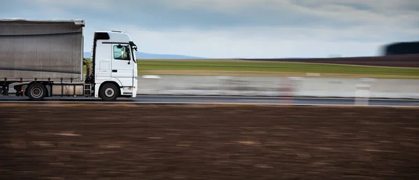 Dopravní Téma Motiv Silničních Aut Truckers Heaven Náklaďák Jede Rychle — Stock fotografie