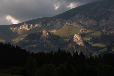 Kandersteg İsviçre 'nin İsviçre Alpleri' nde inanılmaz bir tatil yeri.