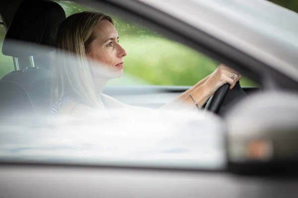 Pretty Midle Aged Woman Steering Wheel Her Car Commuting Work — Stock Photo, Image