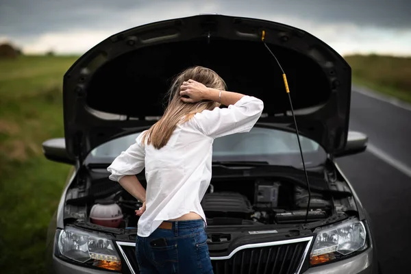 Mulher Meia Idade Bonita Com Problemas Carro Carro Quebrado Lado — Fotografia de Stock