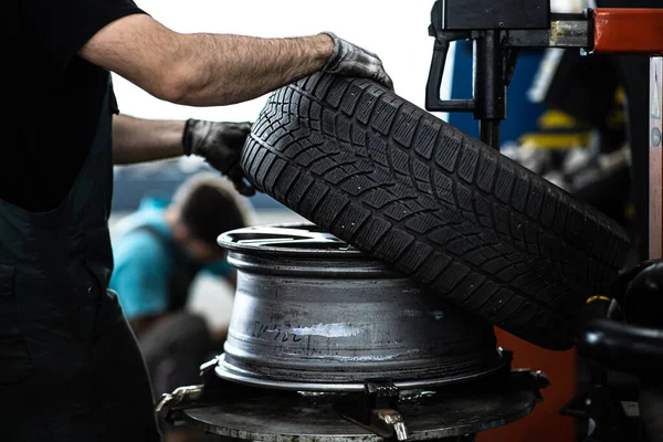 Neumáticos Del Cambiador Mecánico Del Coche Coche Taller Reparación Garaje — Foto de Stock