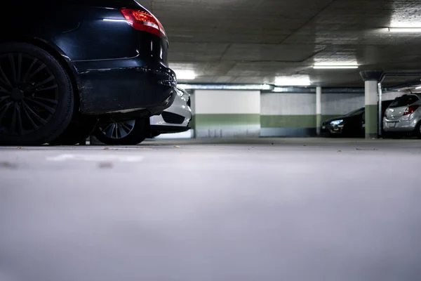 Ondergrondse Parking Auto Geparkeerd Een Garage Zonder Mensen Veel Auto — Stockfoto