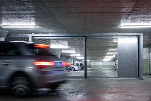 Parking Souterrain Voitures Garées Dans Garage Sans Personne Beaucoup Voitures — Photo