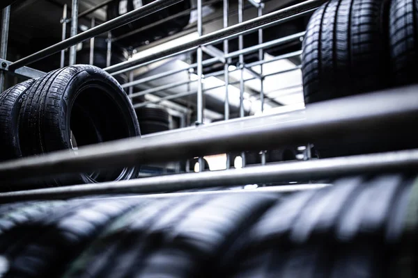 Bandenwissel Wielbalancering Reparatie Verwisselen Van Autoband Garage Werkplaats Door Monteur — Stockfoto