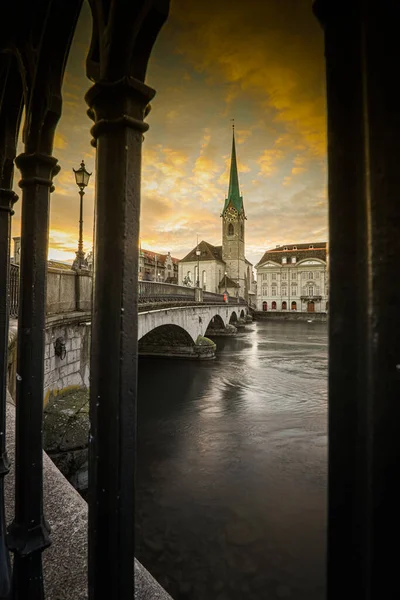 Zurich Schweiz Udsigt Den Gamle Bydel Med Limmat Floden - Stock-foto