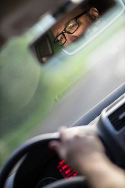 Fešák Mladý Řidič Řízení Hic Auto Rychle Ale Bezpečně Silnici — Stock fotografie
