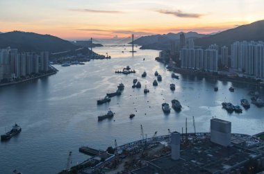 Yazın Hong Kong gün batımı