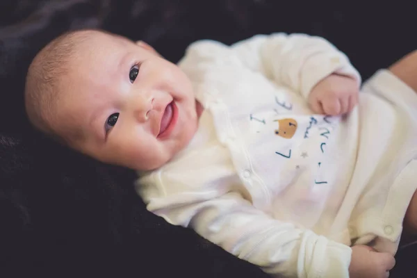 Asiatico Bambino Ragazza Letto Con Carino Fac — Foto Stock