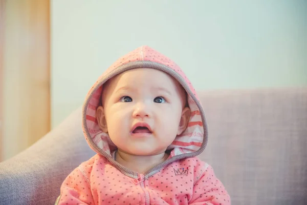 Asiatique Bébé Fille Sur Lit Avec Mignon Fac — Photo