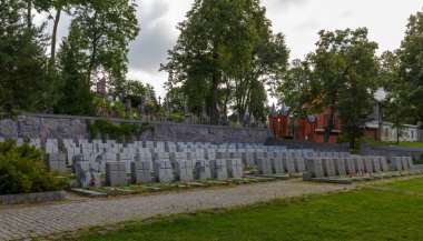 Vilnius, Litvanya-Ağustos 22, 2017:Old Rasos mezarlığı Vilnius, askeri graves ile önde, Vilnius, Litvanya, Europe yer alan