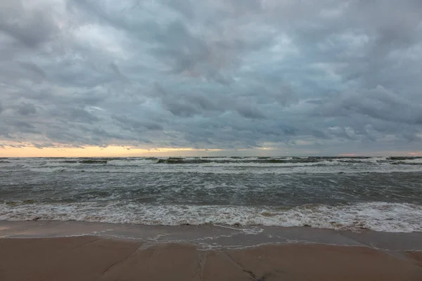 Baltic Sea beach with cloudy sky in summer — Stock Photo, Image