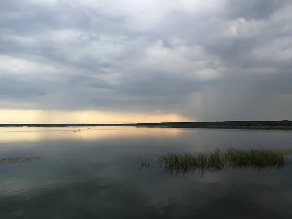 夏の朝のシエミアノカ貯水池 — ストック写真