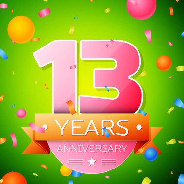 Gerçekçi on üç yıl yıldönümü kutlama tasarım. Pembe numaraları ve altın şerit, yeşil zemin üzerine konfeti. Doğum günü partin için renkli vektör şablon öğeleri