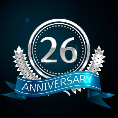 Gerçekçi yirmi altı yıl yıldönümü kutlama tasarımı ile gümüş yüzük ve Laurel Wreath, mavi şerit mavi arka plan üzerinde. Renkli vektör şablon öğeleri Doğum günü kutlamak için parti