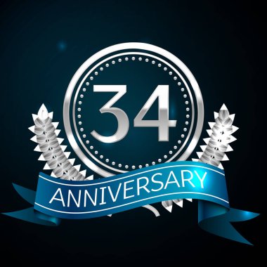 Gerçekçi otuz dört yıl yıldönümü kutlama tasarımı ile gümüş yüzük ve Laurel Wreath, mavi şerit mavi arka plan üzerinde. Renkli vektör şablon öğeleri Doğum günü kutlamak için parti