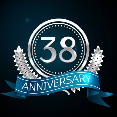 Gerçekçi otuz sekiz yıl yıldönümü kutlama tasarımı ile gümüş yüzük ve Laurel Wreath, mavi şerit mavi arka plan üzerinde. Renkli vektör şablon öğeleri Doğum günü kutlamak için parti