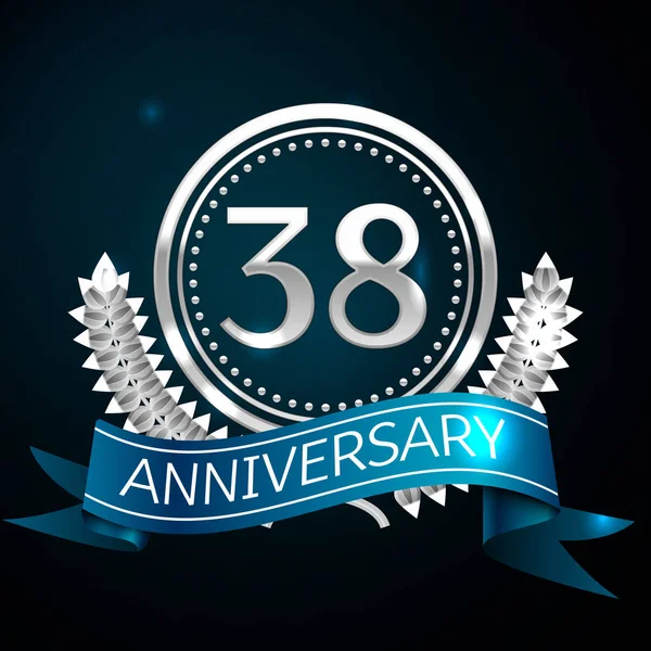 Gerçekçi otuz sekiz yıl yıldönümü kutlama tasarımı ile gümüş yüzük ve Laurel Wreath, mavi şerit mavi arka plan üzerinde. Renkli vektör şablon öğeleri Doğum günü kutlamak için parti