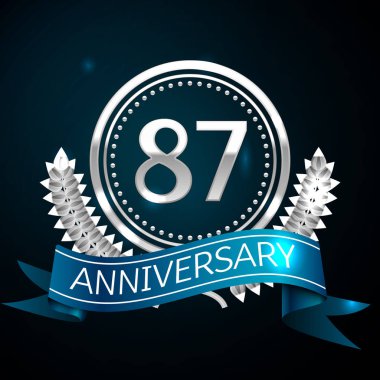 Gerçekçi seksen yedi yıl yıldönümü kutlama tasarımı ile gümüş yüzük ve Laurel Wreath, mavi şerit mavi arka plan üzerinde. Renkli vektör şablon öğeleri Doğum günü kutlamak için parti