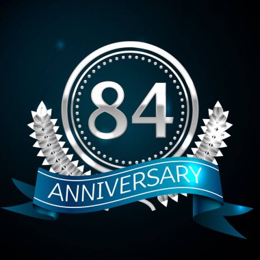 Gerçekçi seksen dört yıl yıldönümü kutlama tasarımı ile gümüş yüzük ve Laurel Wreath, mavi şerit mavi arka plan üzerinde. Renkli vektör şablon öğeleri Doğum günü kutlamak için parti