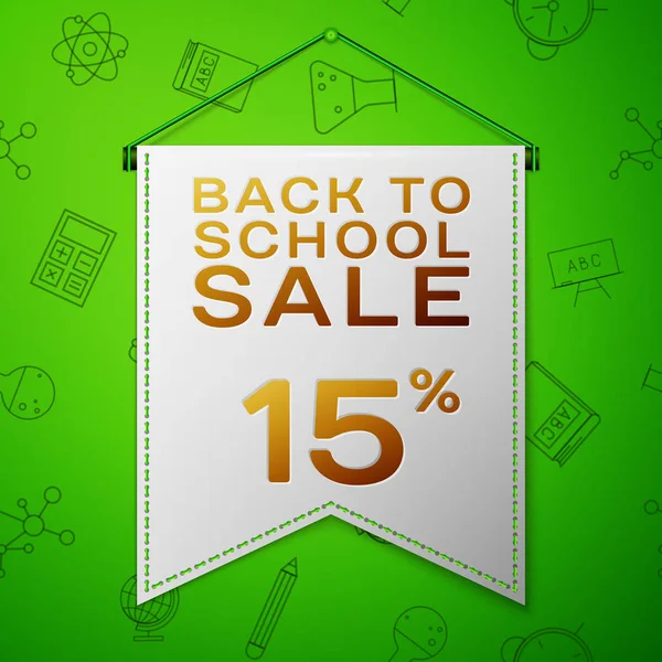 Gerçekçi gri flama yazıt için okul satış yüzde onbeş indirimler sırtında yeşil arka plan ile. Okul elemanları ile Seamless modeli. Satılık konsept mağaza mağaza için. Vektör çizim