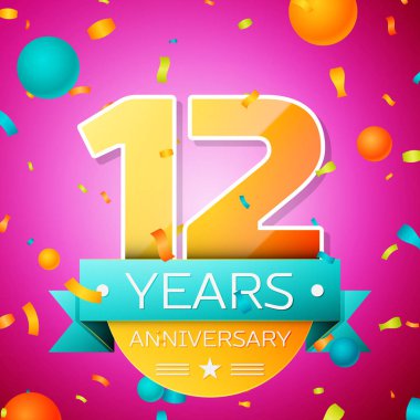 Gerçekçi on iki yıl yıldönümü kutlamaları tasarım afiş. Altın numaraları ve mavi kurdele, balon, konfeti pembe bir arka plan üzerinde. Doğum günü partin için renkli vektör şablon öğeleri