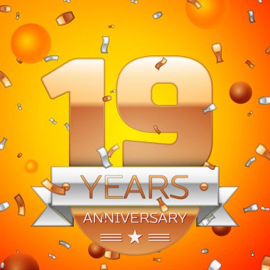 Gerçekçi on dokuz yıl yıldönümü kutlamaları tasarım afiş. Altın numaraları ve gümüş kurdele, balon, konfeti turuncu zemin üzerine. Doğum günü partin için renkli vektör şablon öğeleri