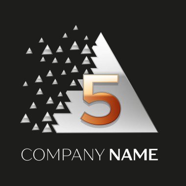 Gerçekçi altın beş numara logo sembol siyah arka plan üzerine parçalanmış bloklarla gümüş renkli piksel üçgen şeklinde. Tasarımınız için vektör şablonu