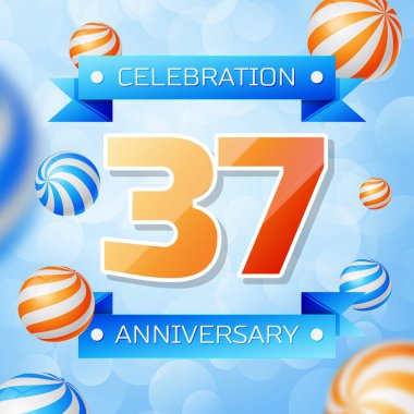 Gerçekçi otuz yedi yıl yıldönümü kutlamaları tasarım afiş. Altın numaraları ve mavi kurdele, mavi zemin üzerine balonlar. Doğum günü partin için renkli vektör şablon öğeleri