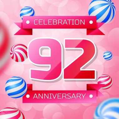 Gerçekçi doksan iki yıl yıldönümü kutlamaları tasarım afiş. Pembe numaraları ve pembe kurdele, pembe bir arka plan üzerinde balonlar. Doğum günü partin için renkli vektör şablon öğeleri