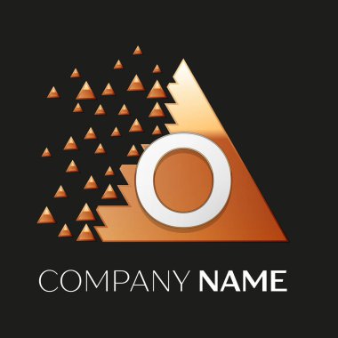 Gerçekçi gümüş harf O logo sembol siyah arka plan üzerine parçalanmış bloklarla altın renkli piksel üçgen şeklinde. Tasarımınız için vektör şablonu