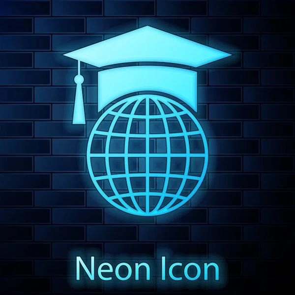 Tappo luminoso neon Graduation sull'icona del globo isolato su sfondo muro di mattoni. Simbolo dell'educazione mondiale. Concetto di apprendimento online o e-learning. Illustrazione vettoriale — Vettoriale Stock
