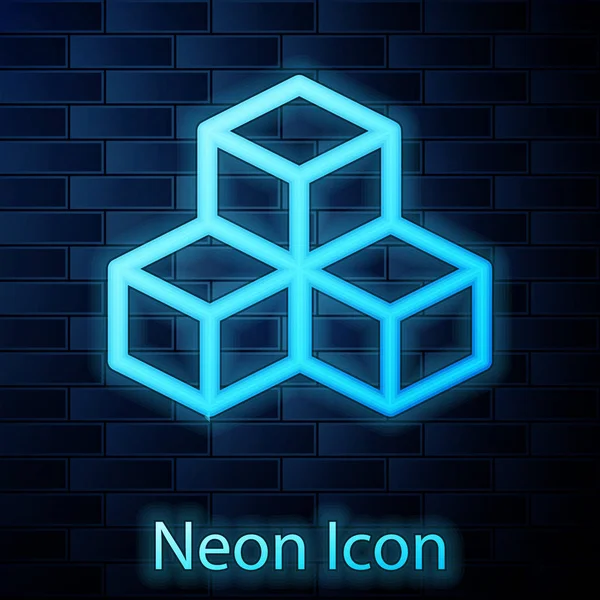 Ícone de cubo isométrico de néon brilhante isolado no fundo da parede de tijolo. Cubos geométricos ícone sólido. Sinal quadrado 3D. Símbolo da caixa. Ilustração vetorial — Vetor de Stock
